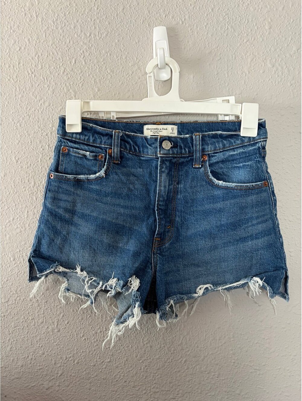 Abercrombie & Fitch The Cutoff Short High Rise size 27/4 Dark Wash. 2.5in inseam